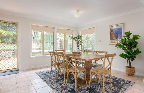 Katoomba House | Stunning Katoomba Home with Lush Garden&Playground