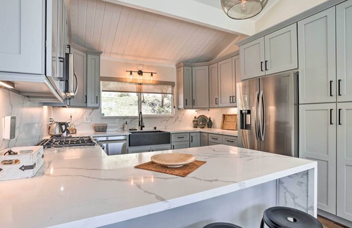 Lake Arrowhead Cottage | Stunning Lake Arrowhead Cabin w/Lake Views!