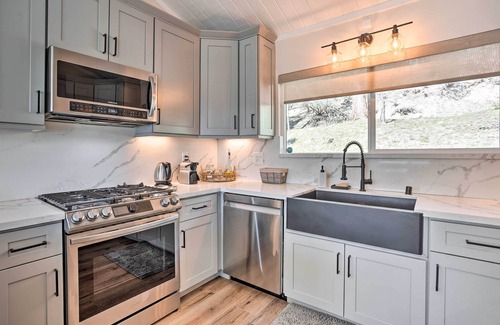 Lake Arrowhead Cottage | Stunning Lake Arrowhead Cabin w/Lake Views!