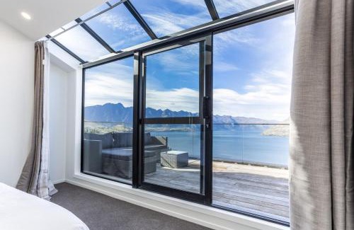 Fernhill House | Stunning Lake Veiw Property