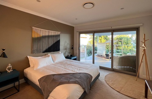 Bolton Point House | Stunning lake view luxury holiday home