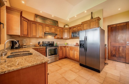 Tronadora House | Stunning Lake View Home with a Hot tub, WIFI, & Dog Friendly