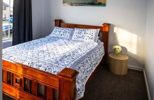 Central Coast Apartment | Stunning Lake Views, Upper Level - Central Coast