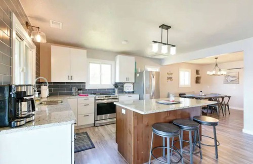 Shell Knob House | Stunning Lake Views! Lakefront 3BR 2BA Sleeps 12