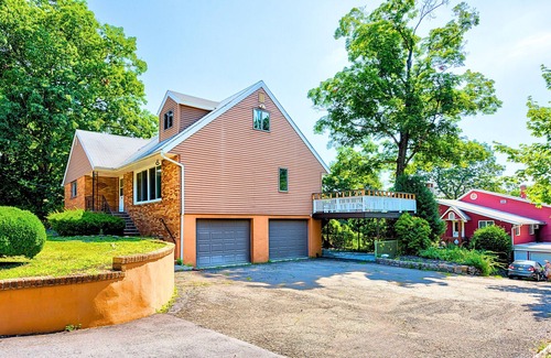 Sterling Forest House | Stunning Lakefront 3BD home w Private Dock & Patio