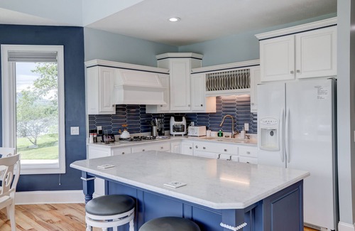 Cedar Cliff House | Stunning lakefront home with kayaks, dock, fireplace, game room, & washer/dryer