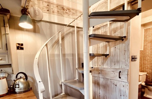 Bruton Cabin | Stunning Lakeside Boutique Bruton Chic Boathouse