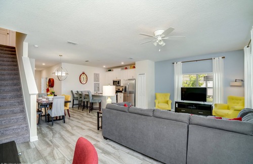 Kissimmee Cottage | Stunning Lakeview Townhome w/Private Pool!