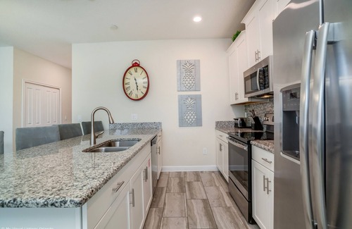 Kissimmee Cottage | Stunning Lakeview Townhome w/Private Pool!