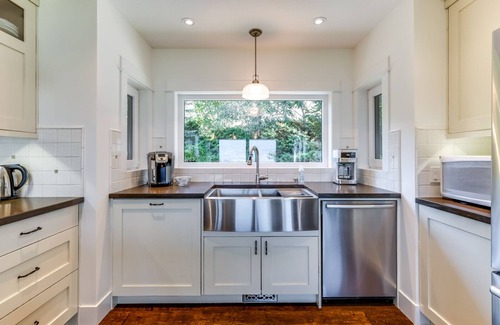 Okanagan-Similkameen House | Stunning Lakeview Vineyard with Private Pool