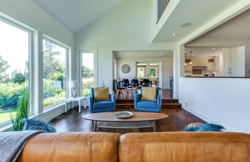 Okanagan-Similkameen House | Stunning Lakeview Vineyard with Private Pool