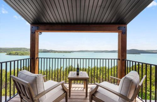 Hollister House | Stunning Lakeviews, Private Hot tub, Free SDC Tickets, Foosball, Arcade, Air Hockey!