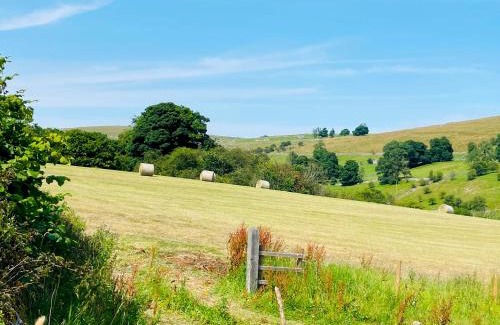 Longnor House | Stunning location for 4 with Pets Log fire Pass the Keys