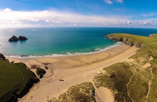 Holywell Apartment | Stunning location, right next to the beach