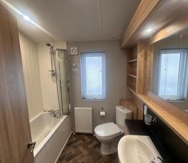 Hopton Cabin | Stunning Lodge With Full Sea Views And Decking At Broadland Sands Ref 20076Cf