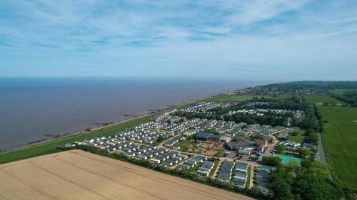 Hopton Cabin | Stunning Lodge With Full Sea Views And Decking At Broadland Sands Ref 20076Cf