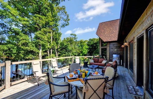 Eagle Lake Cottage | Stunning Log Cabin