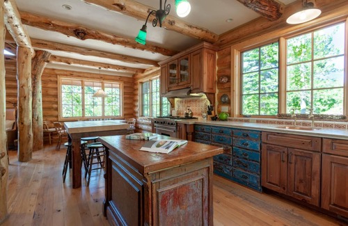 Truckee House | STUNNING LOG HOUSE & A COOK'S PARADISE!
