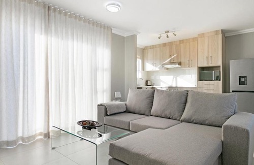 Cape Town Apartment | Stunning, Luxurious Apartment close to the beach