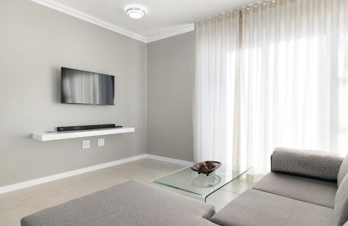 Cape Town Apartment | Stunning, Luxurious Apartment close to the beach