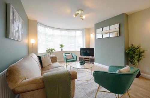 Chapeltown House | Stunning luxury 3 bed house with garden in North Leeds