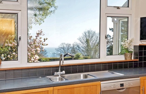 Torquay House | Stunning Luxury Detached Coastal Home With Exclusive Sea Views.+Luxury Hot Tub