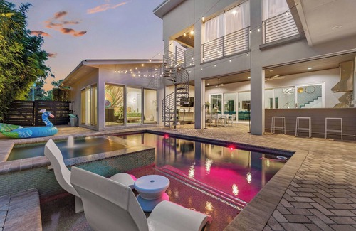 Baldwin Park Villa | Stunning Luxury Home in Artsy Winter Park featuring Nintendo-Themed Game Room!