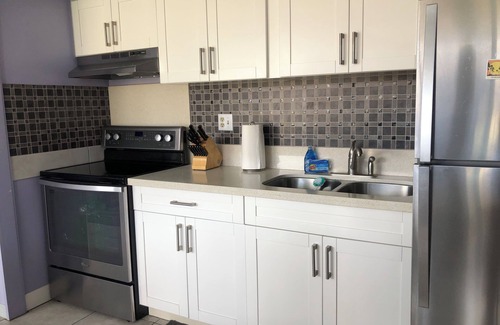 Makaha Condo | Stunning Makaha: Fabulous ocean view. Free parking, A/C and wifi. Sparkling pool