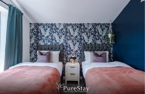 Failsworth House | Stunning Manchester House by PureStay - 8 beds with Free Parking