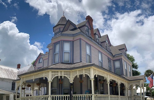 Palatka House | Stunning Mansion! Great for family gatherings. Hundreds of FIVE STAR Reviews.