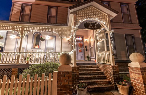 Palatka House | Stunning Mansion! Great for family gatherings. Hundreds of FIVE STAR Reviews.