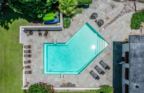 Milledgeville House | Stunning Mediterranean Style Lakefront, Sleeps 8! Private Dock, Pool, + Kayaks!