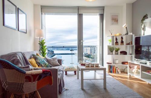 Liverpool Apartment | Stunning Mersey View Flat W Parking In Liverpool