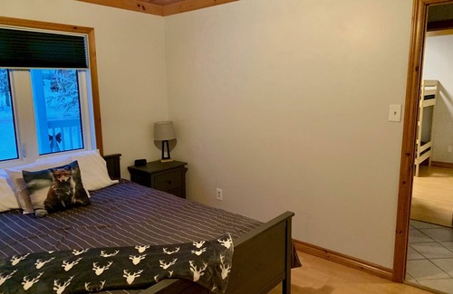 Highland Grove Cottage | Stunning, Modern Waterfront Cottage on Beautiful Baptiste Lake