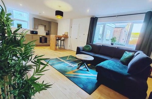 Christchurch Apartment | Stunning Modern Christchurch Town Centre Apartment