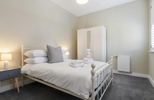 Heworth House | Stunning Modern Eco Property in York with Parking Pass the Keys