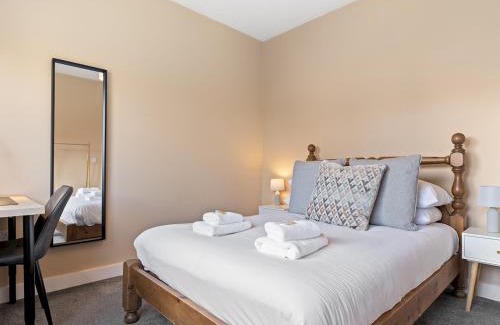 Heworth House | Stunning Modern Eco Property in York with Parking Pass the Keys