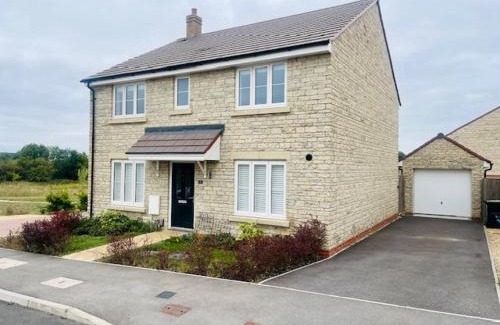 Cuddesdon House | Stunning Modern Four Bed Home Near Witney & Oxford