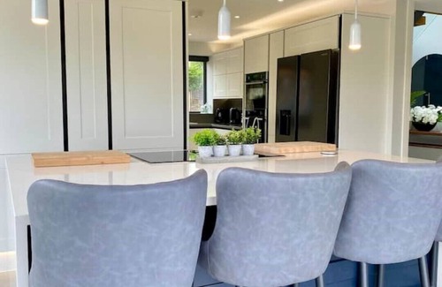 Corston House | Stunning modern home set in beautiful grounds.