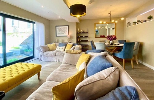 Cotham House | Stunning modern mews house in Clifton