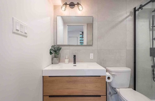Brossard House | Stunning Modern New House 15 Min From Downtown