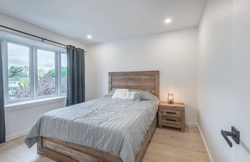 Brossard House | Stunning Modern New House 15 Min From Downtown