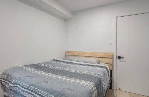 Brossard House | Stunning Modern New House 15 Min From Downtown