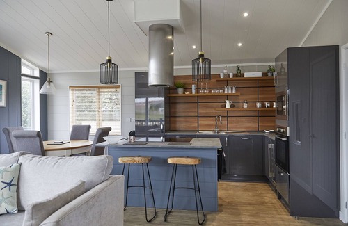 Padstow Cabin | Stunning modern pet friendly holiday lodge in the Seven Bays area N Cornwall