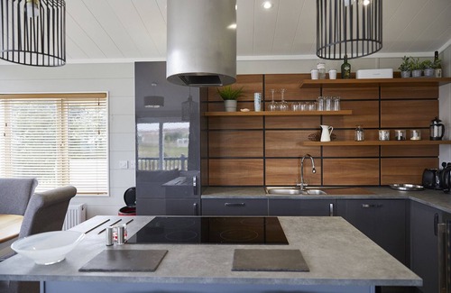 Padstow Cabin | Stunning modern pet friendly holiday lodge in the Seven Bays area N Cornwall