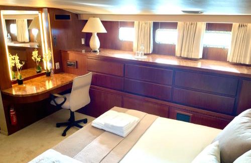 Limni Boat Rental | Stunning Motor Yacht in Corfu