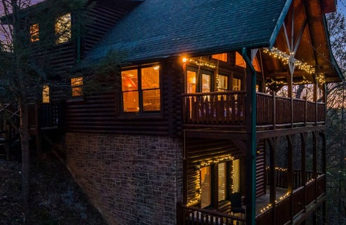 Hemlock Hills House | Stunning Mountain Cabin w Hot tub