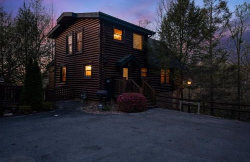 Hemlock Hills House | Stunning Mountain Cabin w Hot tub