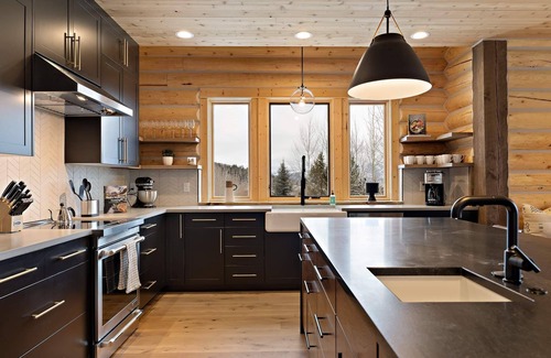 Victor House | Stunning mountain modern cabin with unique features close to National Forest
