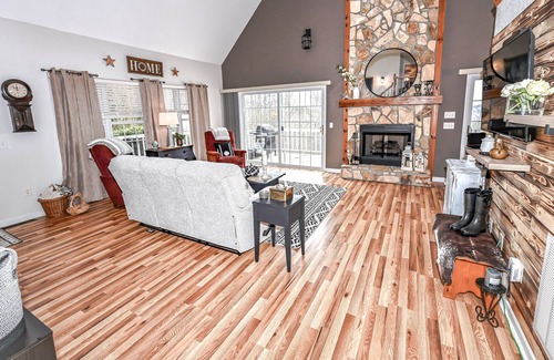 Hayesville House | Stunning Mountain Sunset Cabin, Dog Friendly, Fire Pit, Game Room
